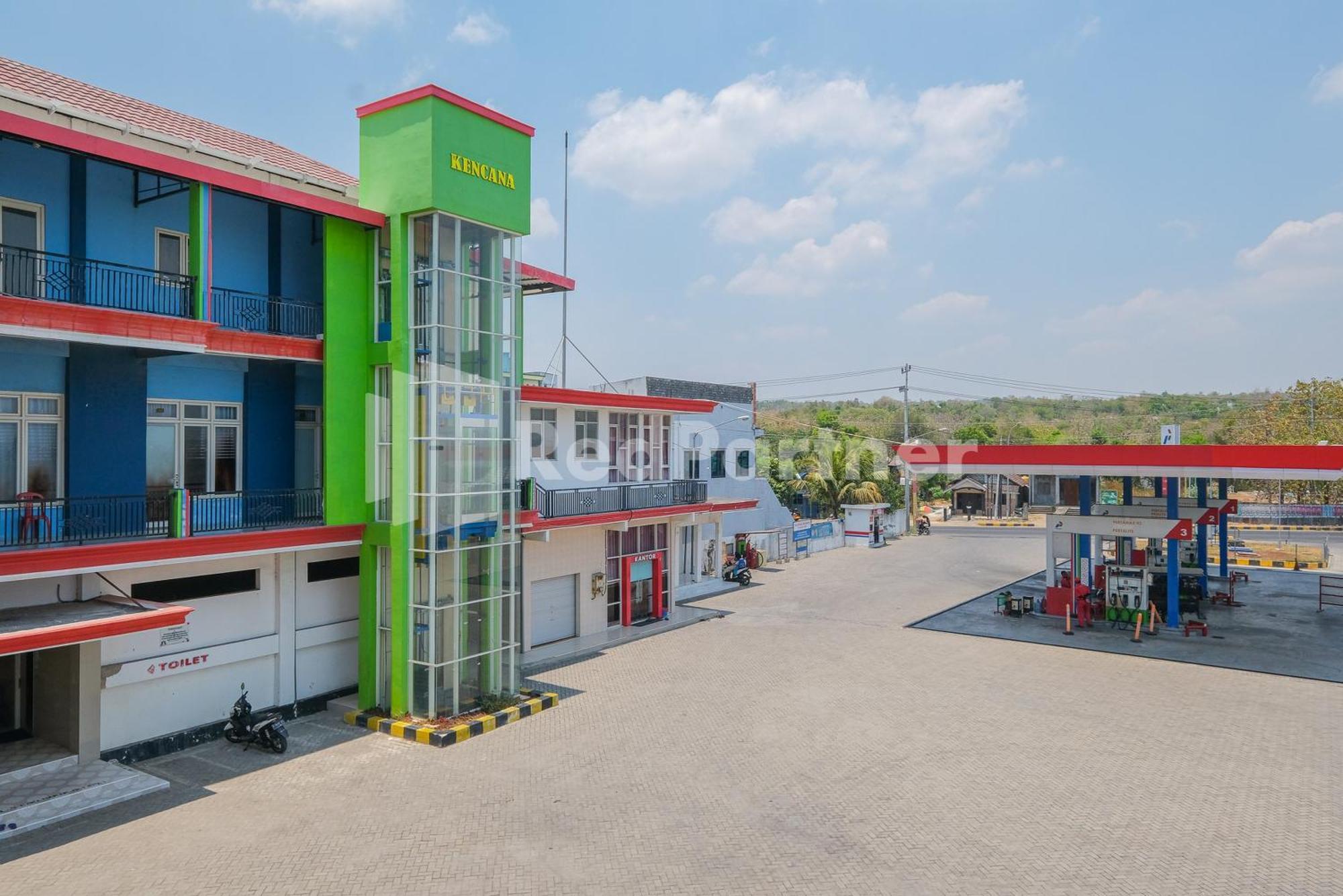 Grand Kencana Guesthouse near Wisata Bahari Lamongan Paciran Bagian luar foto